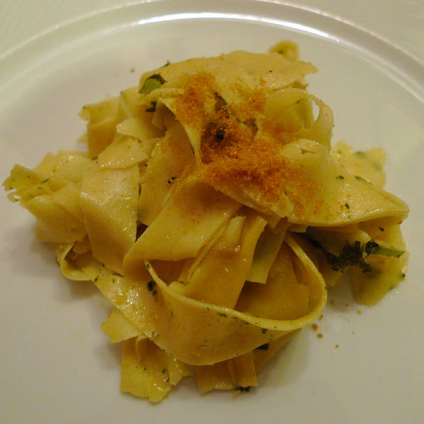 Verse pasta met geraspte avgotaraho uit Messolonghi